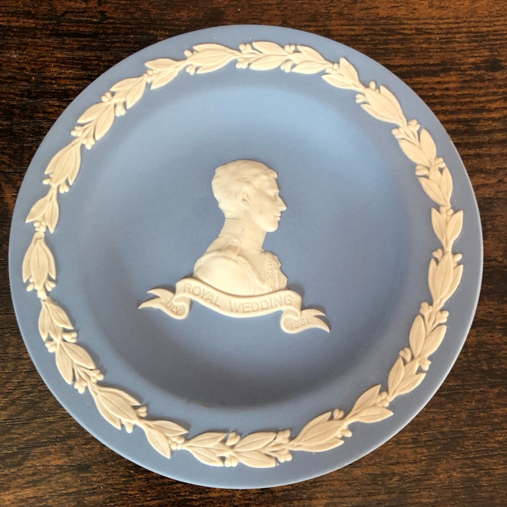 1981 Wedgwood Plates Prince Charles and Princess Diana Royal Wedding - Picture 3 of 4